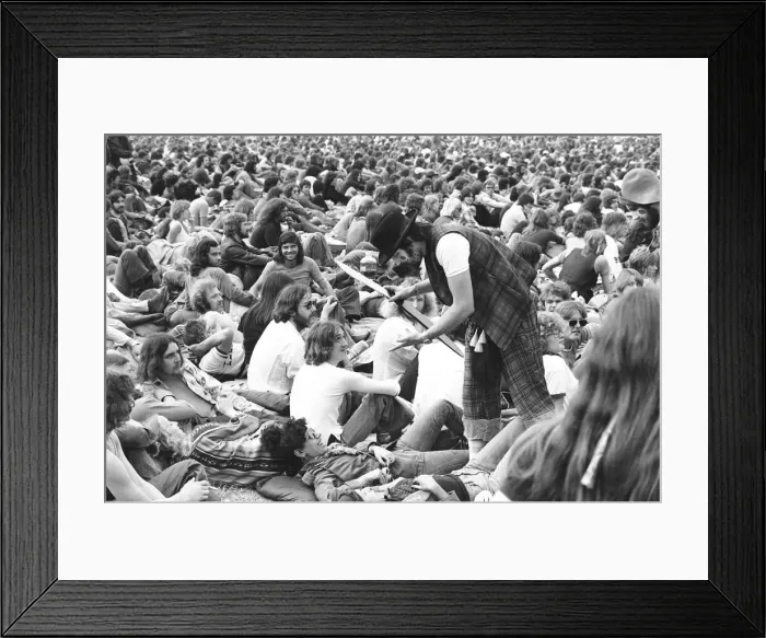 Framed Print : Huge crowds gather to watch the Rolling Stones in concert at Knebworth House Framed Print : Huge crowds gather to watch the Rolling Stones in concert at Knebworth House