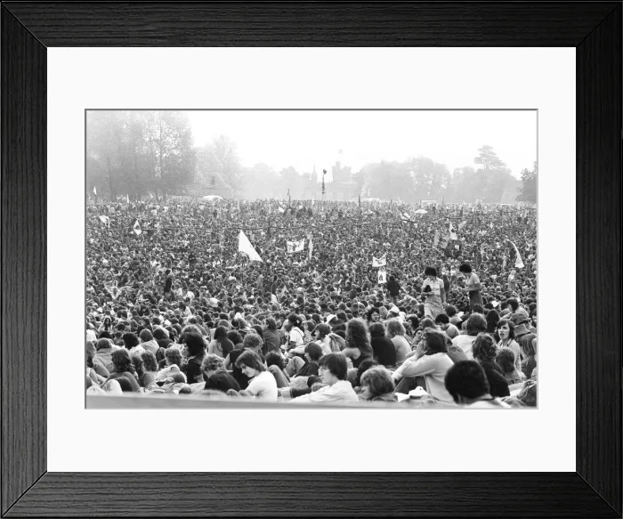 Framed Print : Huge crowds gather to watch the Rolling Stones in concert at Knebworth House Framed Print : Huge crowds gather to watch the Rolling Stones in concert at Knebworth House