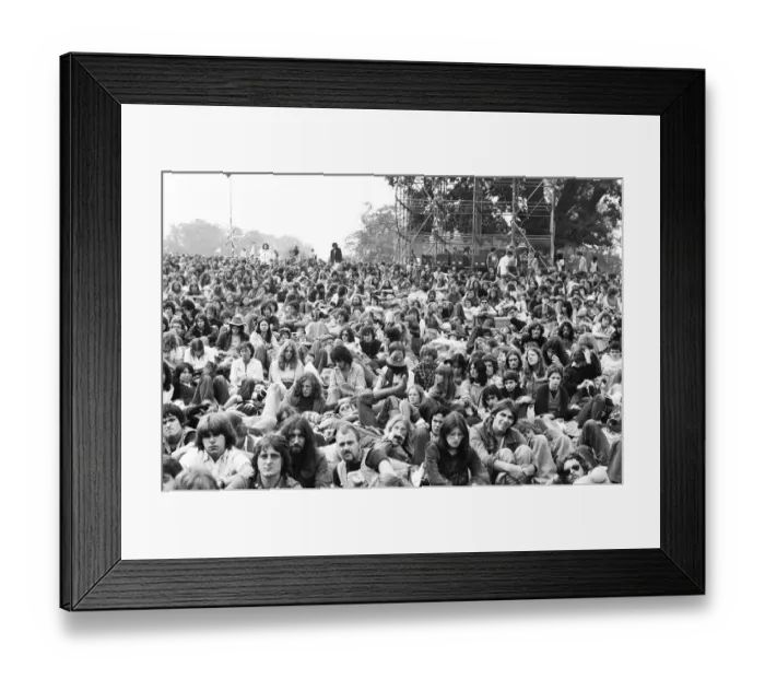 Framed Print : Hugh crowds gather to watch the Rolling Stones in concert at Knebworth House Framed Print : Hugh crowds gather to watch the Rolling Stones in concert at Knebworth House