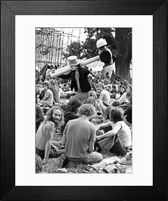 Framed Print : Hugh crowds gather to watch the Rolling Stones in concert at Knebworth House Framed Print : Hugh crowds gather to watch the Rolling Stones in concert at Knebworth House