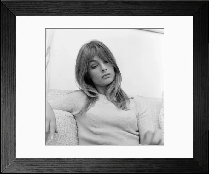 Framed Print : Jean Shrimpton, model, pictured at her home, Montpellier Place, London, 25th October 1967