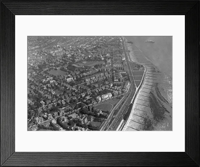Framed Print : Eastbourne, East Sussex, 4th August 1957 Framed Print : Eastbourne, East Sussex, 4th August 1957