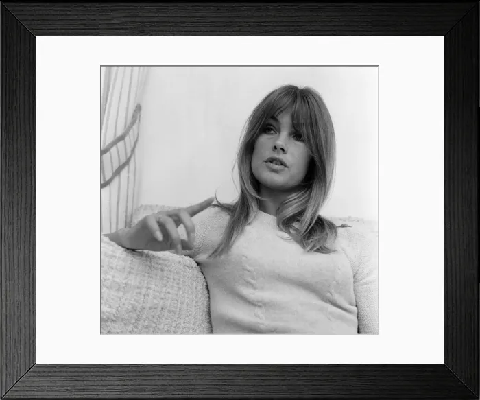Framed Print : Jean Shrimpton, model, pictured at her home, Montpellier Place, London, 25th October 1967