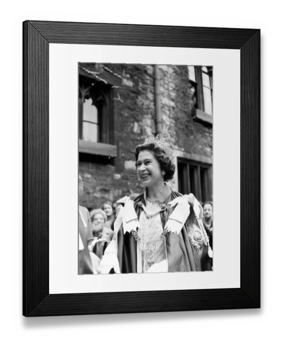 Framed Print : The Queen leaves Westminster Abbey, London, after Instalation Service of Order of