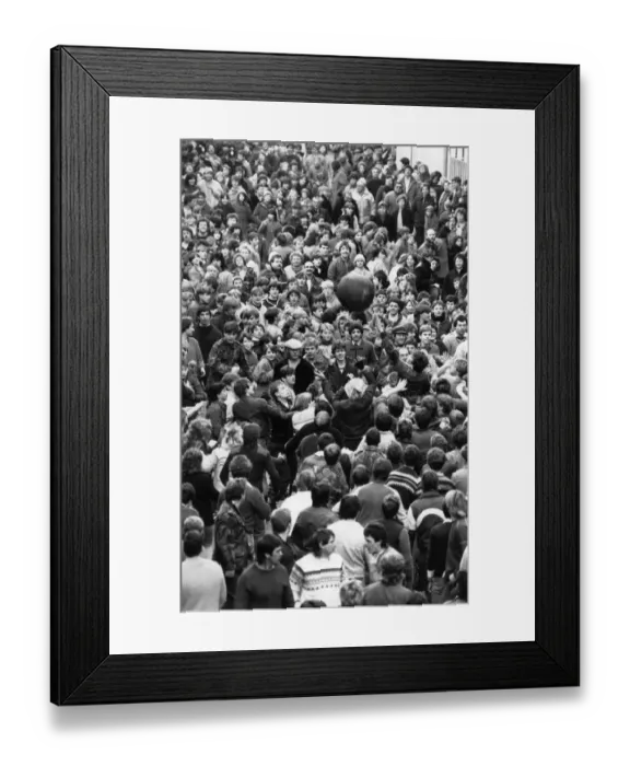 Framed Print : Thousands of villagers line the streets of Atherstone for the traditional Shrove Tuesday Framed Print : Thousands of villagers line the streets of Atherstone for the traditional Shrove Tuesday