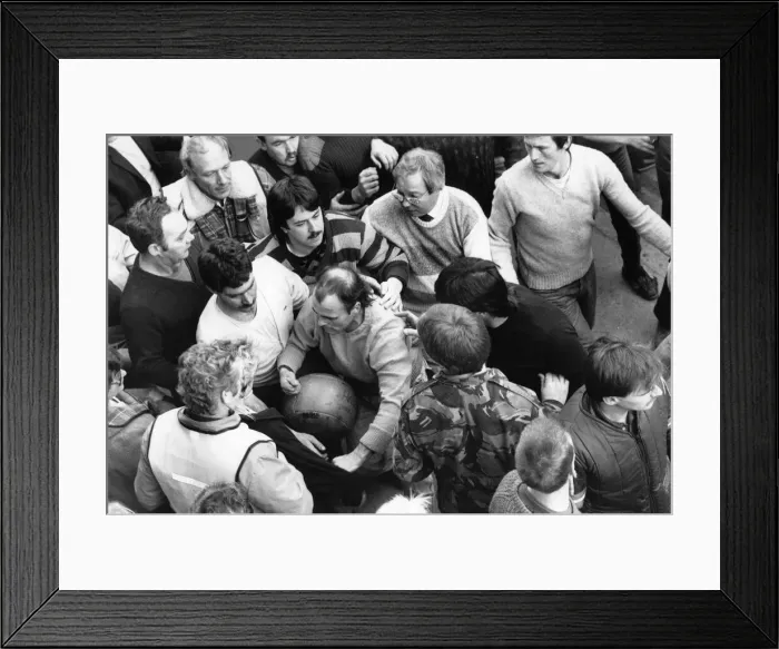 Framed Print : Thousands of villagers line the streets of Atherstone for the traditional Shrove Tuesday