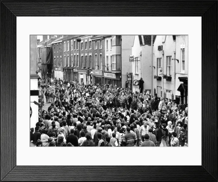 Framed Print : Thousands of villagers line the streets of Atherstone for the traditional Shrove Tuesday