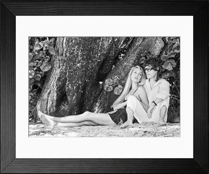 Framed Print : Mick Jagger and Jerry Hall seen here taking a stroll along the beach at Gibbs Bay in