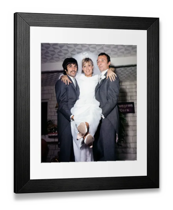 Framed Print : Manchester United footballer George Best (left), best man to Manchester City footballer Framed Print : Manchester United footballer George Best (left), best man to Manchester City footballer