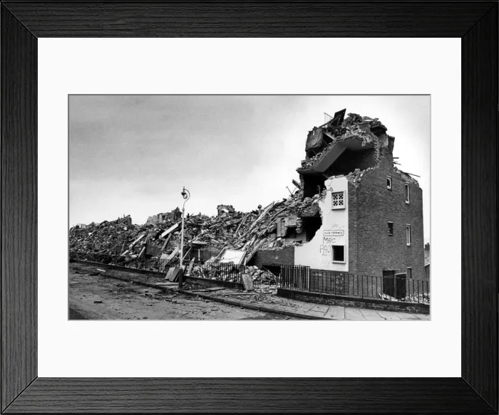 Framed Print : The Noble Street flats Housing Estate in Scotswood, Newcastle