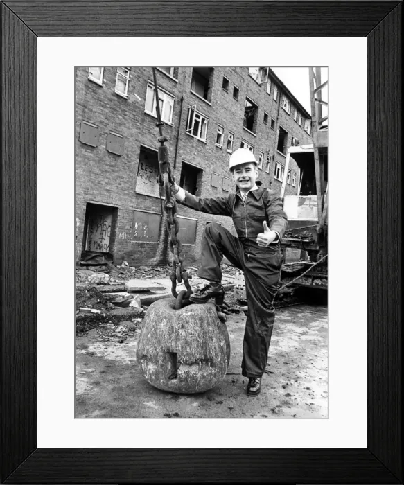 Framed Print : The Noble Street flats Housing Estate in Scotswood, Newcastle