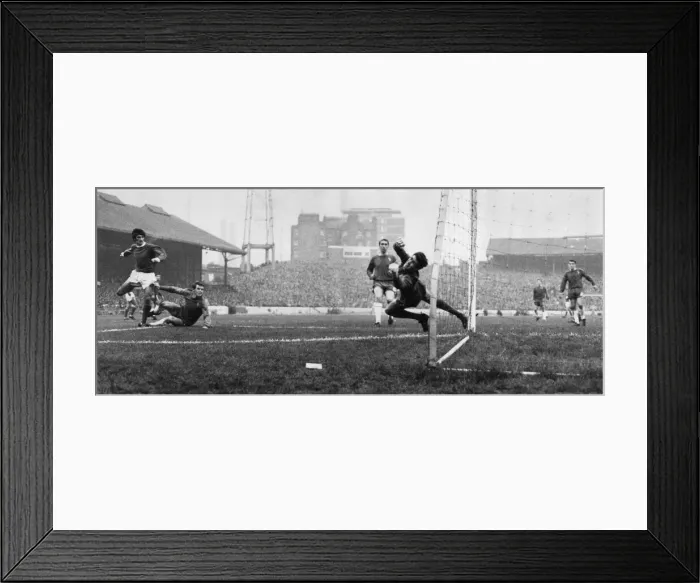 Framed Print : English League Division One match at Stamford Bridge. Chelsea 1 v Manchester Framed Print : English League Division One match at Stamford Bridge. Chelsea 1 v Manchester