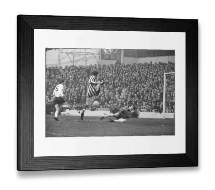 Framed Print : Tottenham v Southhampton. Leauge match 16th Jan 1971 Mick Channon scores goal