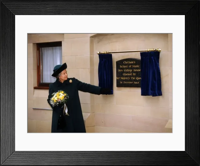 Framed Print : The Queen visits Manchester, 1st December 1994. Unveiling plaque at Chetham Framed Print : The Queen visits Manchester, 1st December 1994. Unveiling plaque at Chetham
