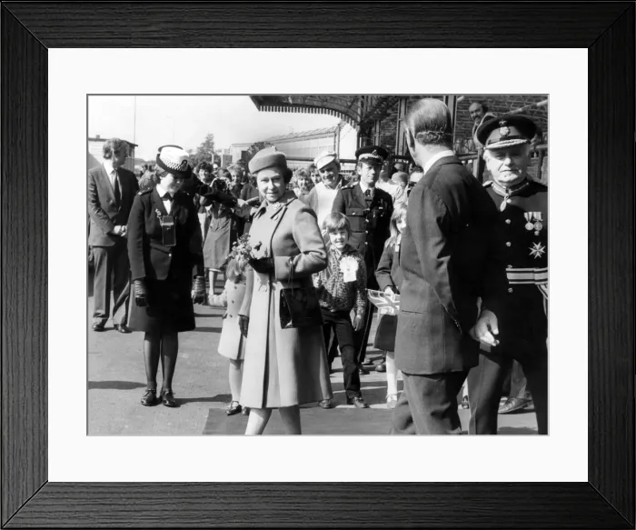 Framed Print : The Queen visits Manchester, 5th May 1982 Framed Print : The Queen visits Manchester, 5th May 1982