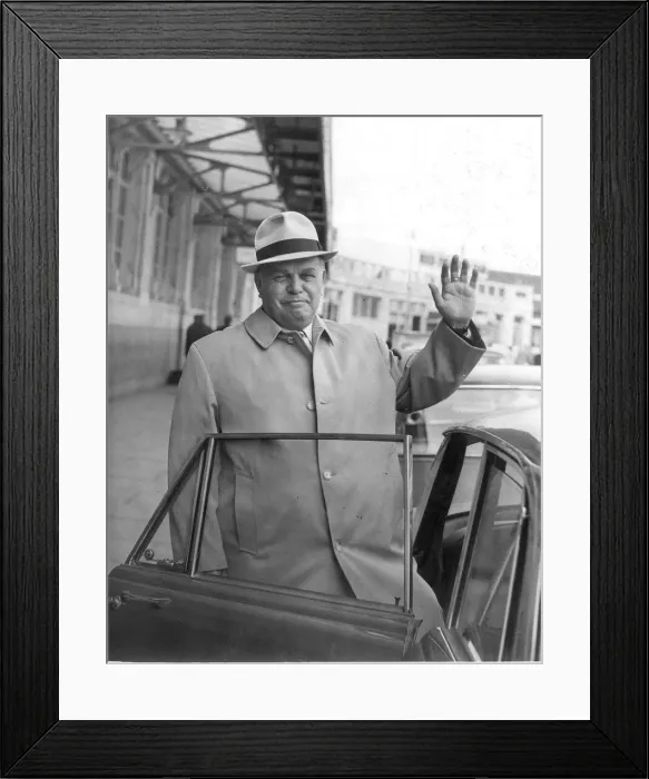 Framed Print : Sir Billy Butlin, arrives at Cardiff on his way to Barry Island Framed Print : Sir Billy Butlin, arrives at Cardiff on his way to Barry Island