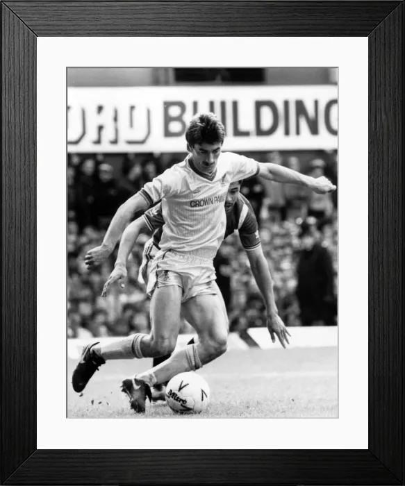 Framed Print : Liverpool v Manchester United, FA Cup Semi Final match at Goodison Park, 13th April 1985 Framed Print : Liverpool v Manchester United, FA Cup Semi Final match at Goodison Park, 13th April 1985