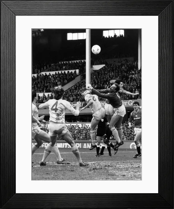 Framed Print : Liverpool v Manchester United, FA Cup Semi Final match at Goodison Park, 13th April 1985 Framed Print : Liverpool v Manchester United, FA Cup Semi Final match at Goodison Park, 13th April 1985