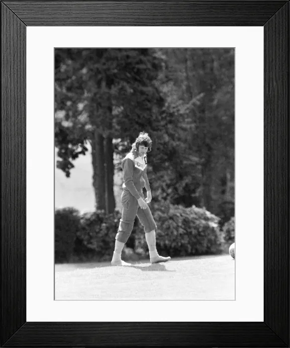 Framed Print : Southampton FC Players, pictured during training session ahead of FA Cup Final Framed Print : Southampton FC Players, pictured during training session ahead of FA Cup Final