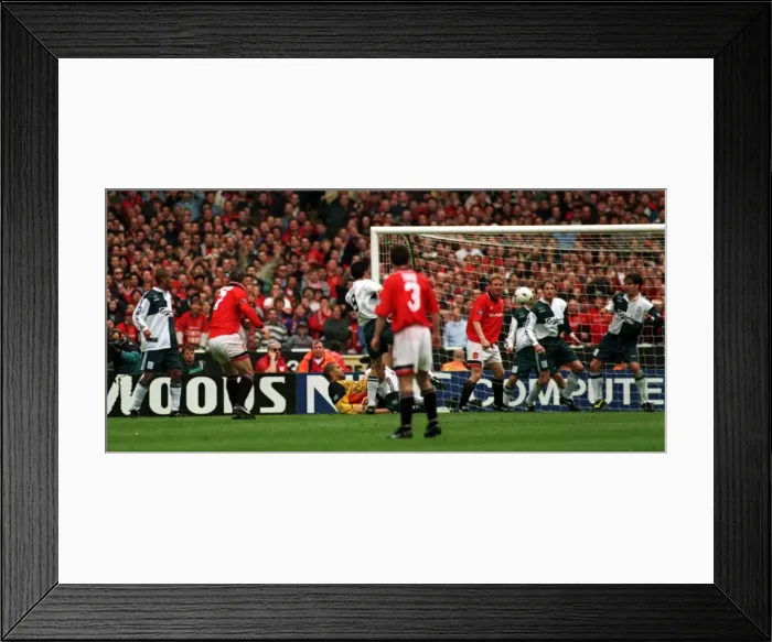 Framed Print : FA Cup Final at Wembley Stadium. Manchester United 1 v Liverpool 0 Framed Print : FA Cup Final at Wembley Stadium. Manchester United 1 v Liverpool 0