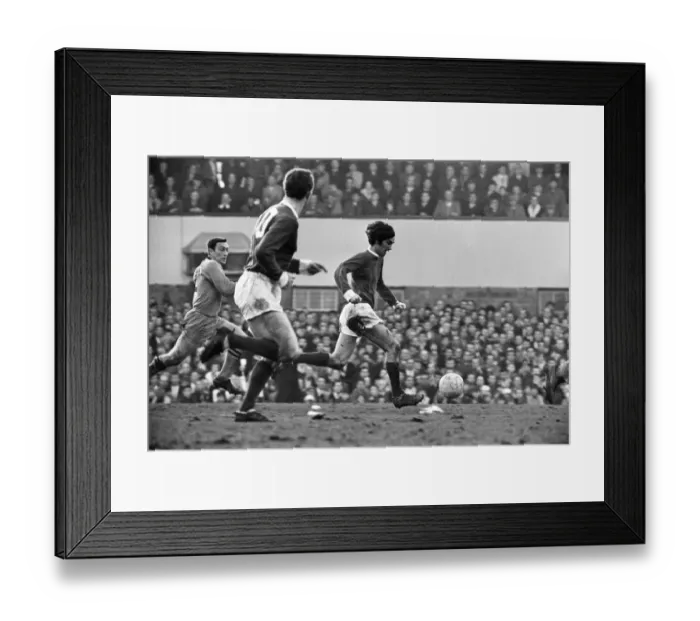 Framed Print : Manchester United footballer George Best in full flight against Wolverhampton Wanderers Framed Print : Manchester United footballer George Best in full flight against Wolverhampton Wanderers