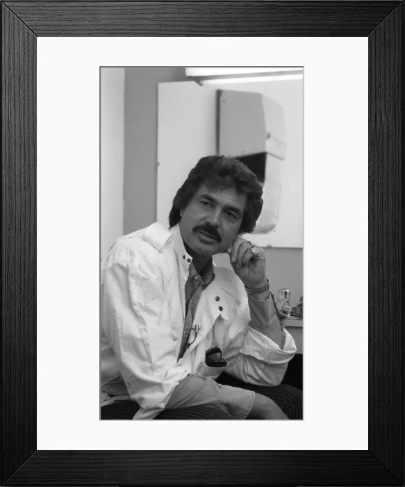 Framed Print : Singing superstar Engelbert Humperdinck relaxes in his dressing room before appearing