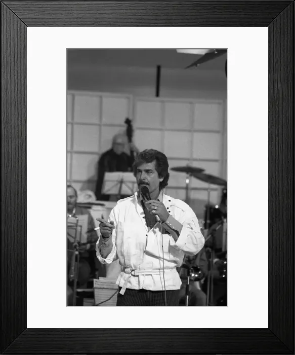 Framed Print : Singing superstar Engelbert Humperdinck performing on the BBC show
