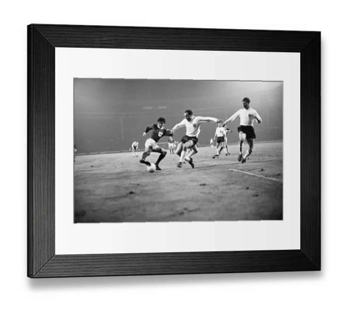 Framed Print : George Best in action for Northern Ireland during the Home International match against Framed Print : George Best in action for Northern Ireland during the Home International match against