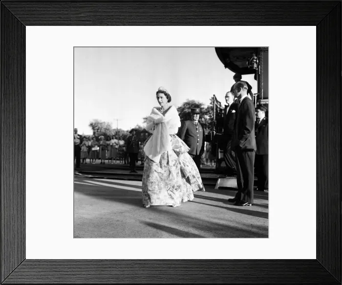 Framed Print : Queen Elizabeth II and Prince Philip, Duke of Edinburgh pictured during the Royal tour of Framed Print : Queen Elizabeth II and Prince Philip, Duke of Edinburgh pictured during the Royal tour of
