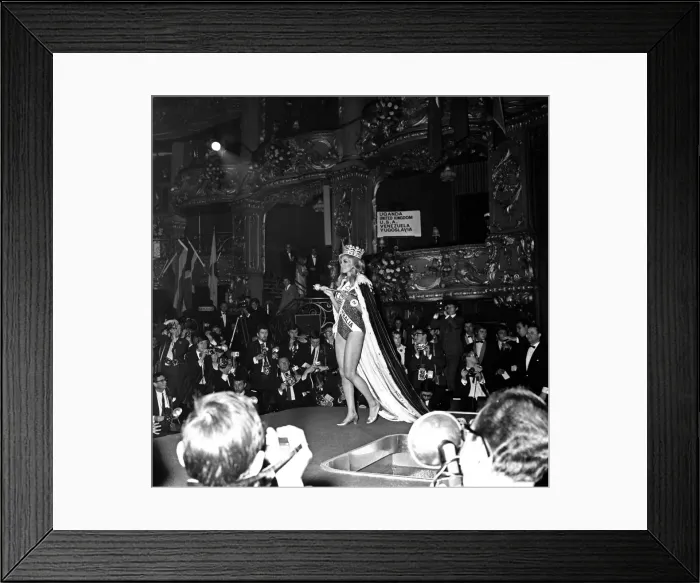 Framed Print : Miss World 1968, held at Lyceum Theatre, London, 14th November 1968 Framed Print : Miss World 1968, held at Lyceum Theatre, London, 14th November 1968