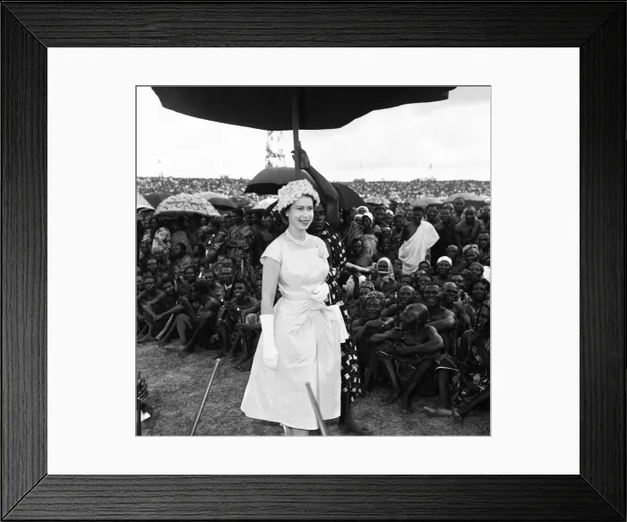 Framed Print : Queen Elizabeth II during her visit to Ghana, November 1961. 9-20 November 1961