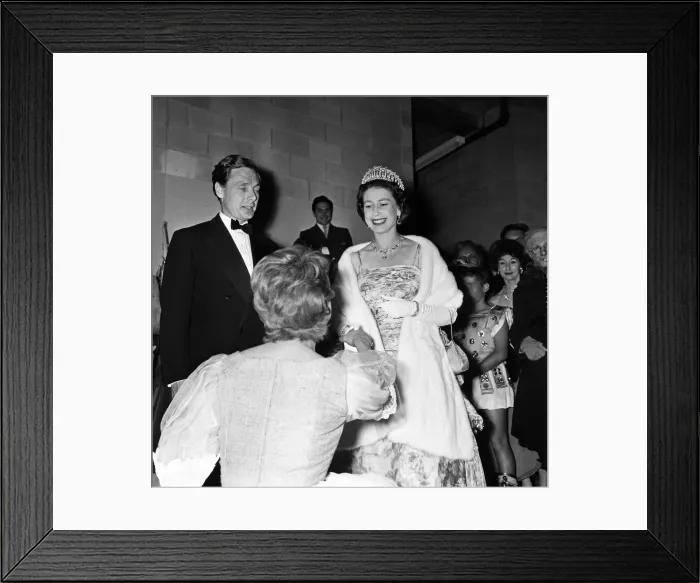 Framed Print : Queen Elizabeth II and Prince Philip, Duke of Edinburgh pictured during the Royal tour of Framed Print : Queen Elizabeth II and Prince Philip, Duke of Edinburgh pictured during the Royal tour of