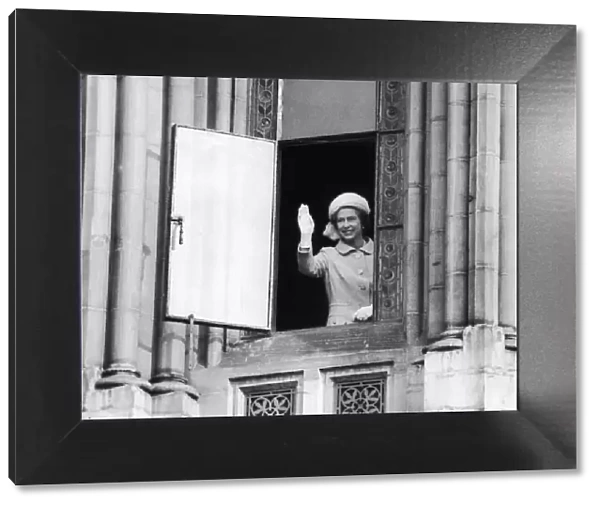 The Queen visits Manchester. 'Hello Manchester'