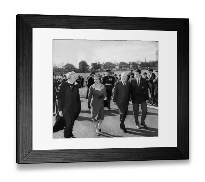Framed Print : The Queen visits Manchester