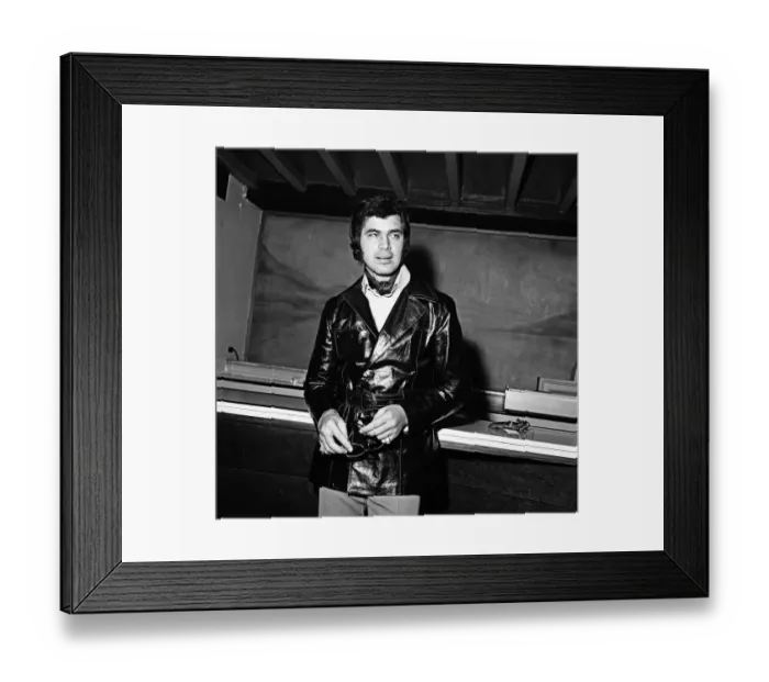 Framed Print : Engelbert Humperdinck returns from his USA concert tour to honour a previous two week Framed Print : Engelbert Humperdinck returns from his USA concert tour to honour a previous two week