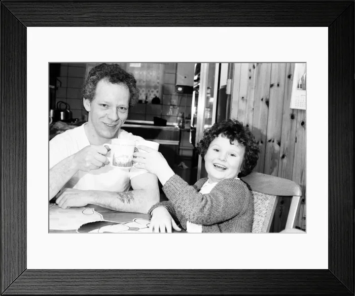 Framed Print : Toni Warne, singer and winner of BBC Talent Show Opportunity Knocks Framed Print : Toni Warne, singer and winner of BBC Talent Show Opportunity Knocks