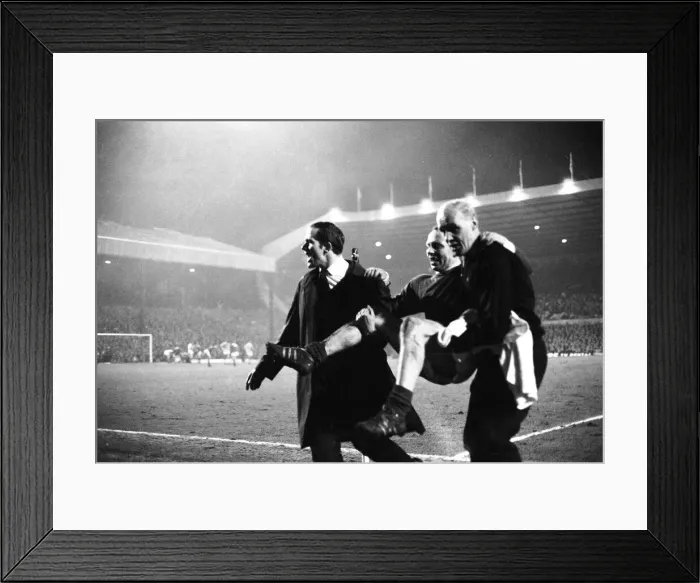 Framed Print : Manchester United v Manchester City, league match at Old Trafford Framed Print : Manchester United v Manchester City, league match at Old Trafford