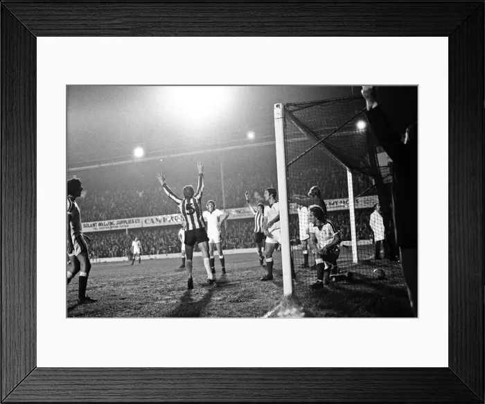 Framed Print : Southampton 4-0 Sunderland. The Dell. Second Division 1976 League Campaign Framed Print : Southampton 4-0 Sunderland. The Dell. Second Division 1976 League Campaign
