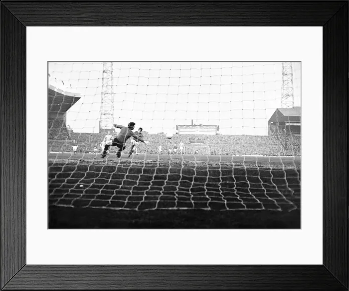 Framed Print : Manchester United v Manchester City, league match at Old Trafford Framed Print : Manchester United v Manchester City, league match at Old Trafford