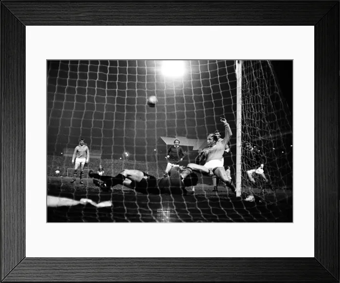 Framed Print : Manchester United v Manchester City, league match at Old Trafford Framed Print : Manchester United v Manchester City, league match at Old Trafford