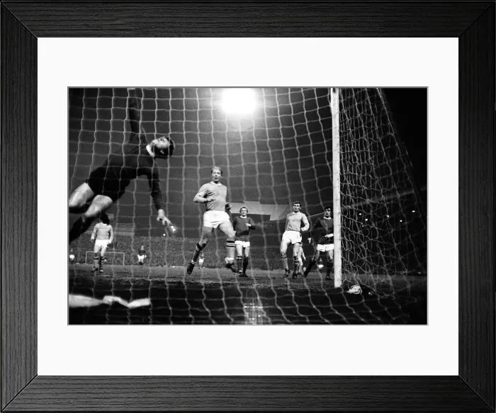 Framed Print : Manchester United v Manchester City, league match at Old Trafford Framed Print : Manchester United v Manchester City, league match at Old Trafford