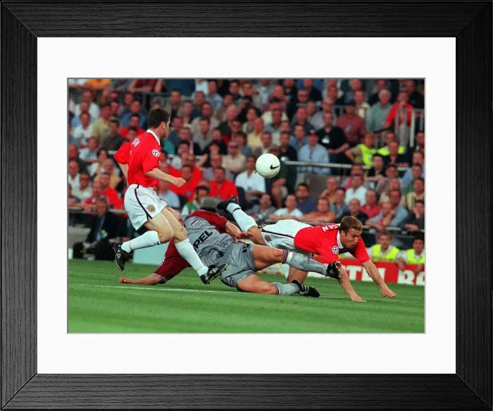 Framed Print : UEFA Champions League Final at the Nou Camp, Barcelona. Manchester United 2 v Framed Print : UEFA Champions League Final at the Nou Camp, Barcelona. Manchester United 2 v