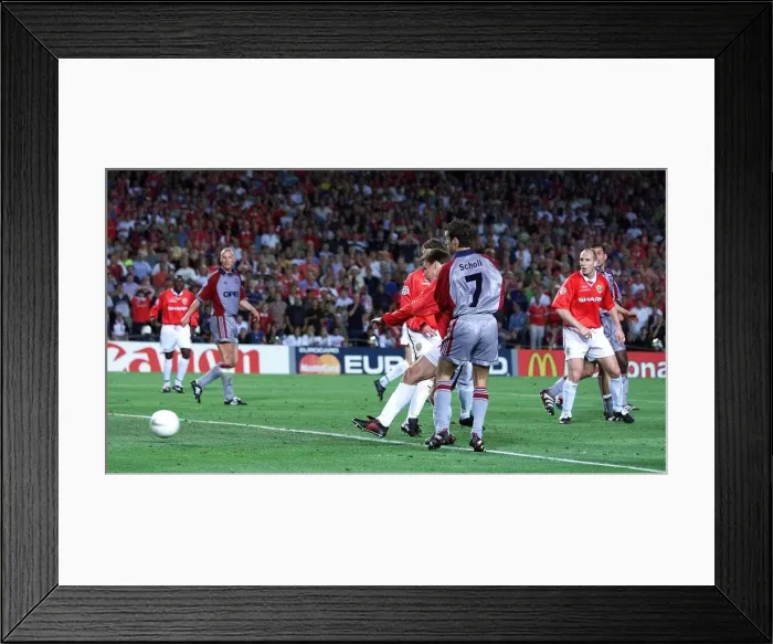 Framed Print : UEFA Champions League Final at the Nou Camp, Barcelona. Manchester United 2 v Framed Print : UEFA Champions League Final at the Nou Camp, Barcelona. Manchester United 2 v
