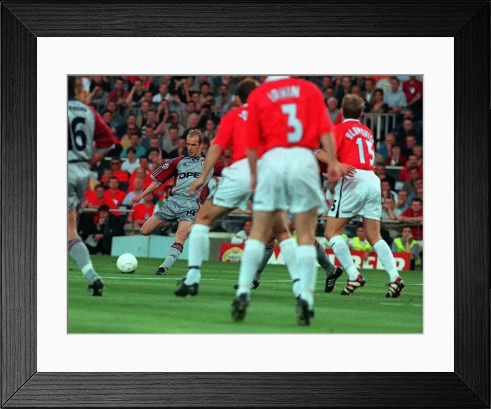 Framed Print : UEFA Champions League Final at the Nou Camp, Barcelona. Manchester United 2 v