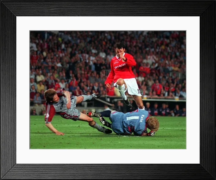 Framed Print : UEFA Champions League Final at the Nou Camp, Barcelona. Manchester United 2 v