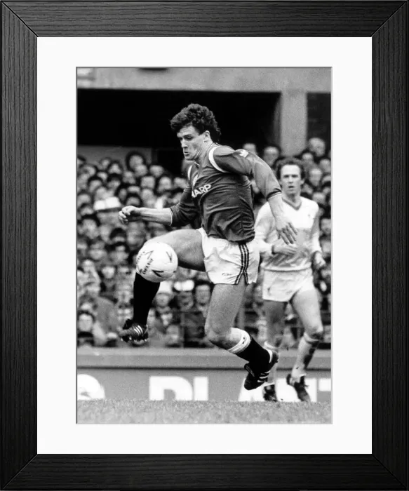 Framed Print : Liverpool v Manchester United, FA Cup Semi Final match at Goodison Park, 13th April 1985