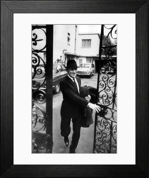 Framed Print : Jockey Arthur Scobie'Breasley, carrying his coat on his way to the Doncaster Framed Print : Jockey Arthur Scobie'Breasley, carrying his coat on his way to the Doncaster