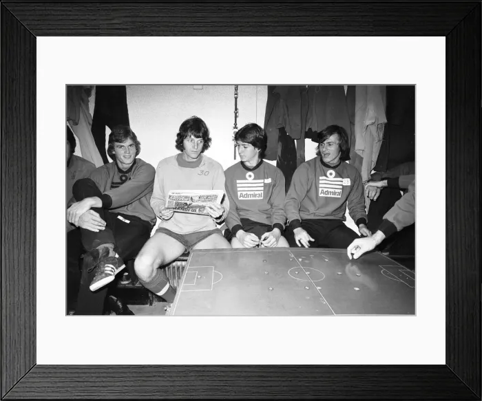 Framed Print : Southampton FC first team squad, receive a pep talk from Manager Lawrie McMenemy Framed Print : Southampton FC first team squad, receive a pep talk from Manager Lawrie McMenemy