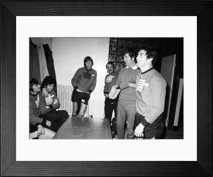Framed Print : Southampton FC first team squad, receive a pep talk from Manager Lawrie McMenemy Framed Print : Southampton FC first team squad, receive a pep talk from Manager Lawrie McMenemy