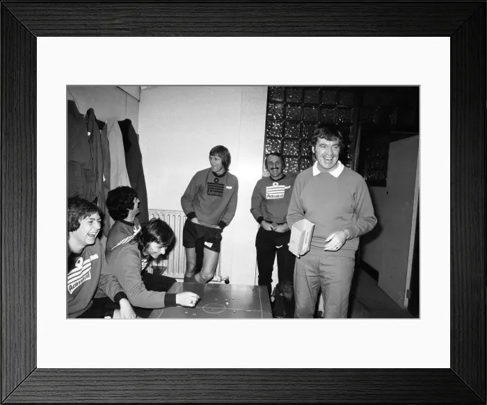 Framed Print : Southampton FC first team squad, receive a pep talk from Manager Lawrie McMenemy Framed Print : Southampton FC first team squad, receive a pep talk from Manager Lawrie McMenemy